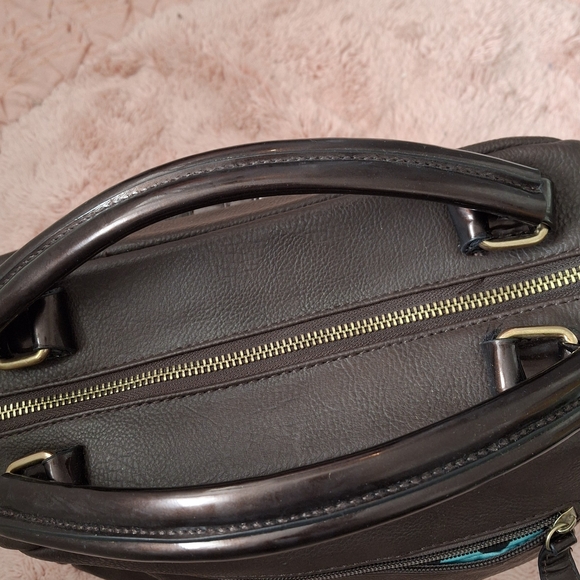 Accessorize - Borsa a tracolla nera squadrata con chiusura a girello